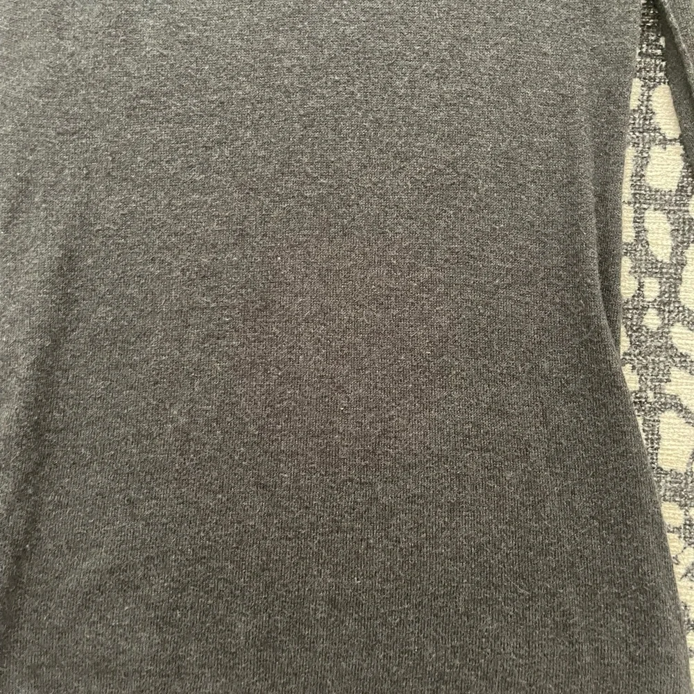American Eagle Charcoal Gray Lightweight Sweater. - Picture 8 of 9